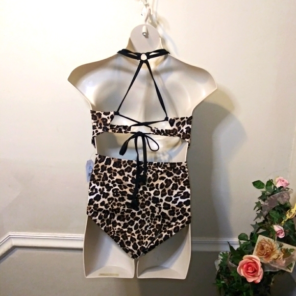 Time And Tru Sexy Keyhole Front Leopard Print One Piece Swimsuit - Picture 9 of 15